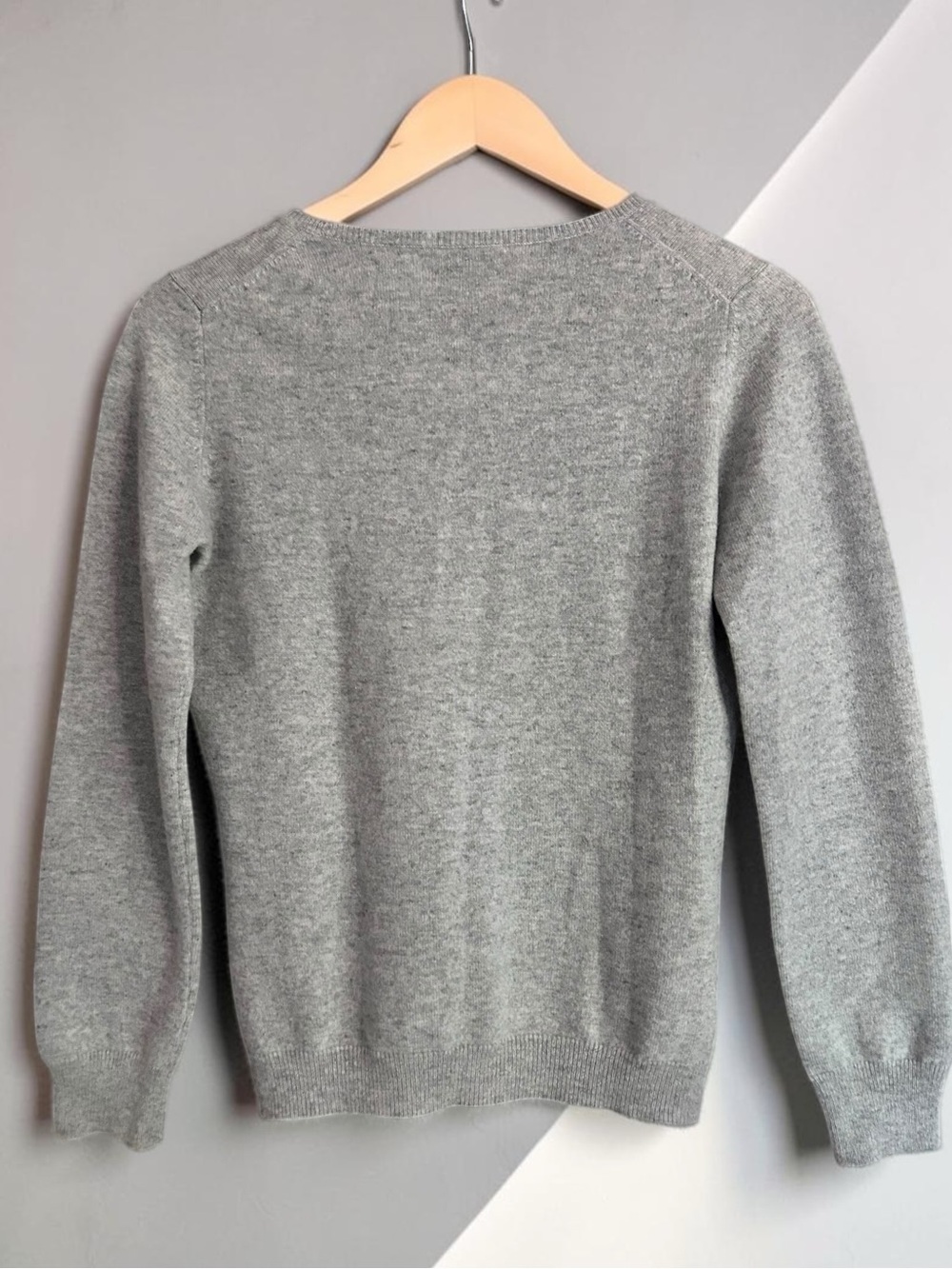 British Stock Cashmere Sweater Gray Crew Neck Lightweight Knit Sz Small - Picture 3 of 7